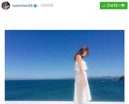 小嶋陽菜、海辺に佇む姿に「女神」と絶賛の声