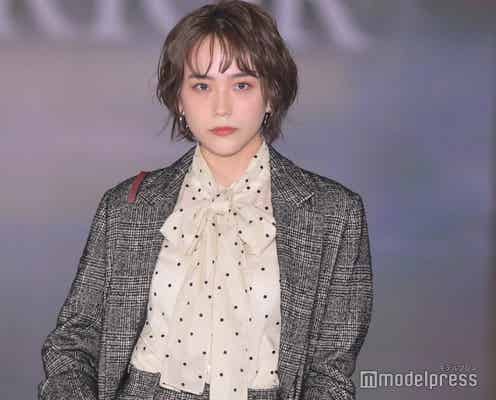 松井愛莉、圧巻スタイルが眩しい 黒ストッキングで色気溢れる<GirlsAward 2022 A/W>