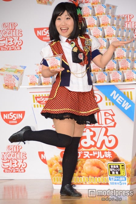 フライングゲットのポーズをするキンタロー。