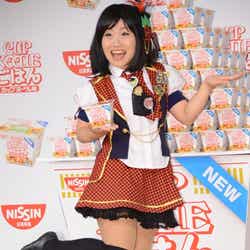 フライングゲットのポーズをするキンタロー。