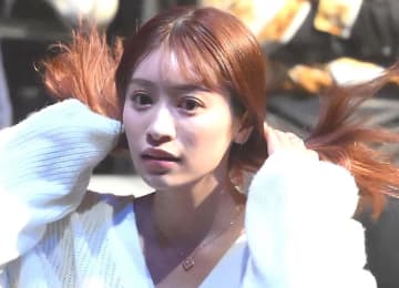 「ジョリーの勝利者インタビューは飛ばして…」お騒がせ元RIZINガール投稿が波紋 場外乱闘に安保瑠輝也「気分悪い」、美人妻も参戦「キャッキャ言ってんなよ」