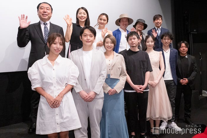 (前列左から)瀬古口精良、野村真美、岡田結実、木村祐一、山口通平、友田ゆうき(後列左から)高梨瑞樹、平川裕成、高橋里帆、鳥羽潤、濱田英里、関口まなと、市川範之(C)モデルプレス