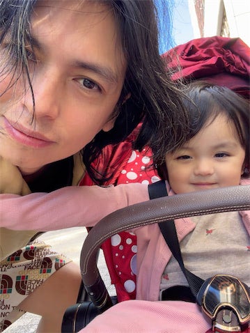 アレクサンダー、次女・グーちゃんと御苑さんぽ「のんちゃん仕事なんでのんびりしてくるわw」