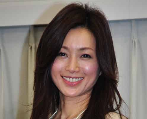 酒井法子、復帰会見で涙「前を見て生きていくことしか考えていない」