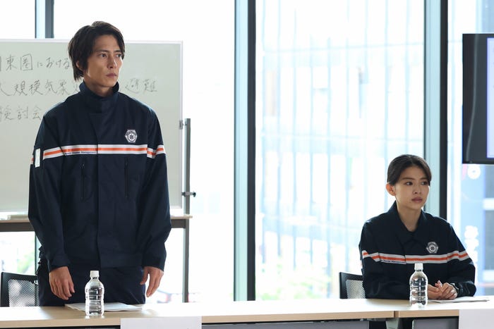 山下智久、出口夏希「ブルーモーメント」第9話より(C)フジテレビ