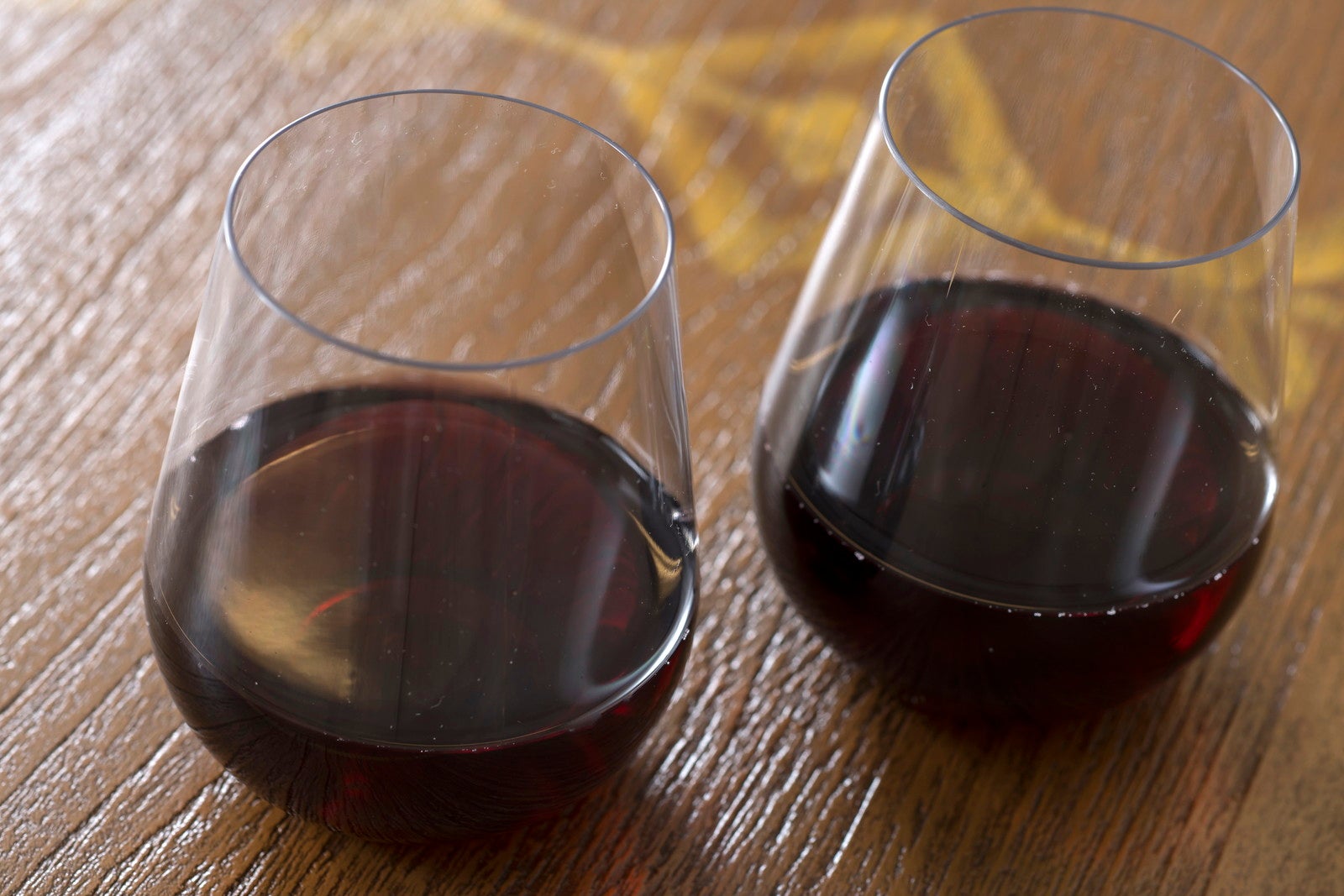 フルーツワイン（赤）\700（C）Disney