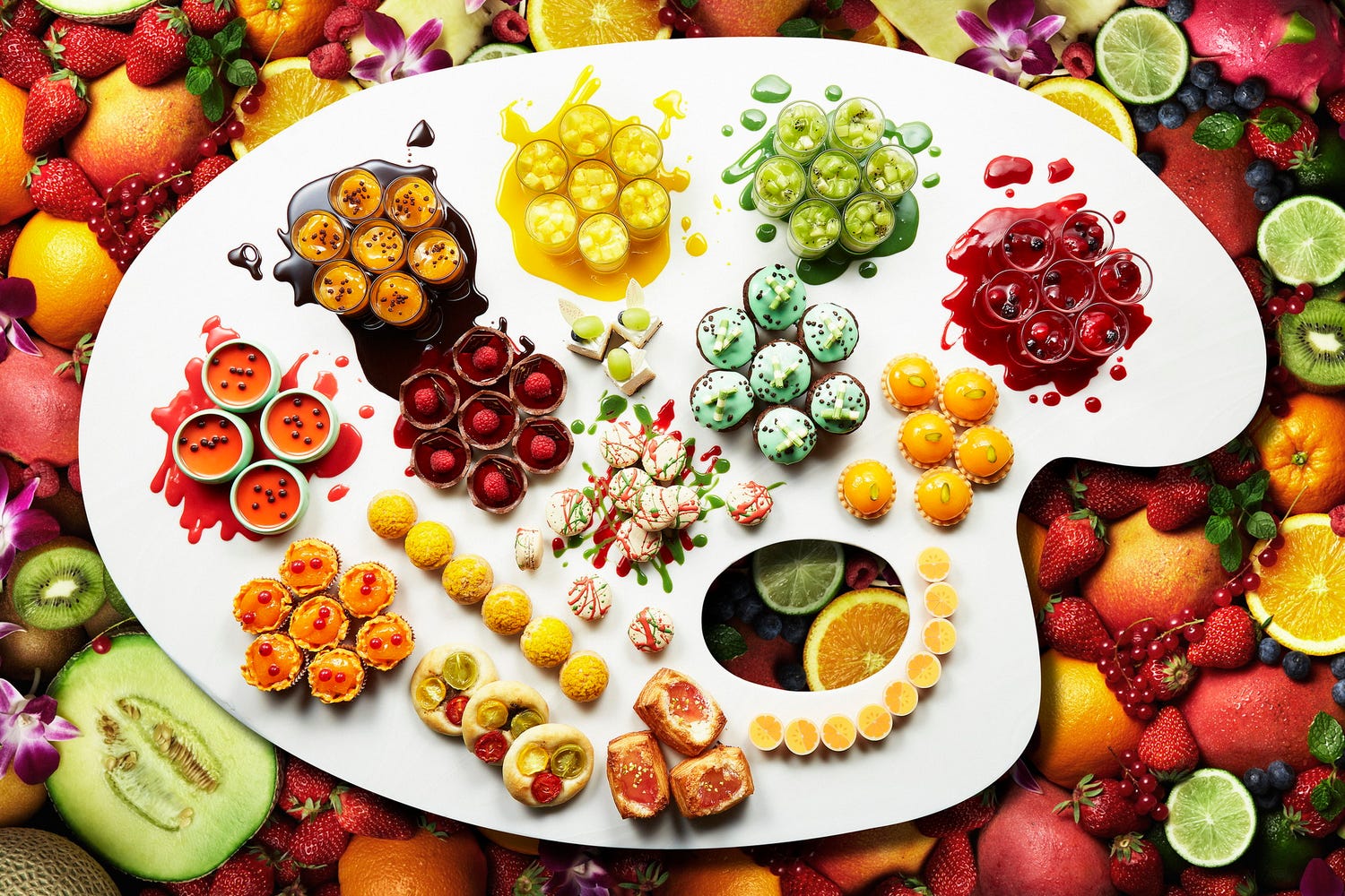 カラフル×アートな夏フルーツブッフェ&アフタヌーンティー 鮮やかなスイーツに舌鼓