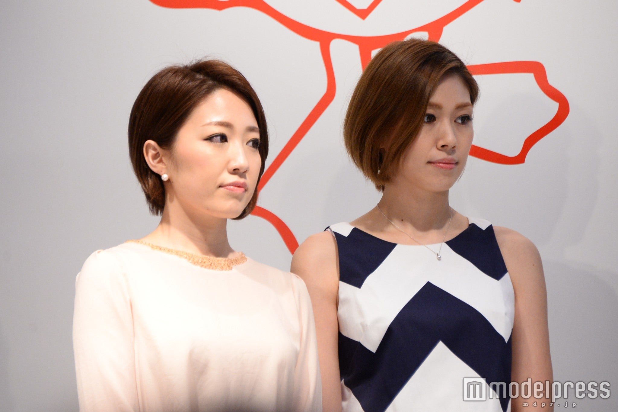 美食女子（左から）真鍋摩梨、須藤芽衣子（C）モデルプレス