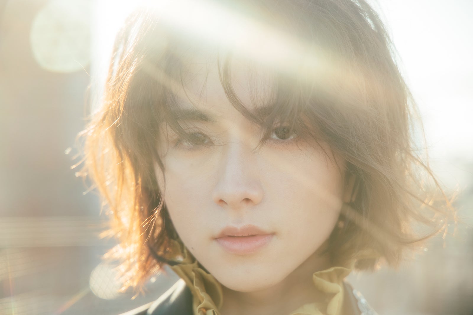 板垣李光人、男の色気を感じさせるクール＆セクシーな表情 カレンダーのアザーカット公開