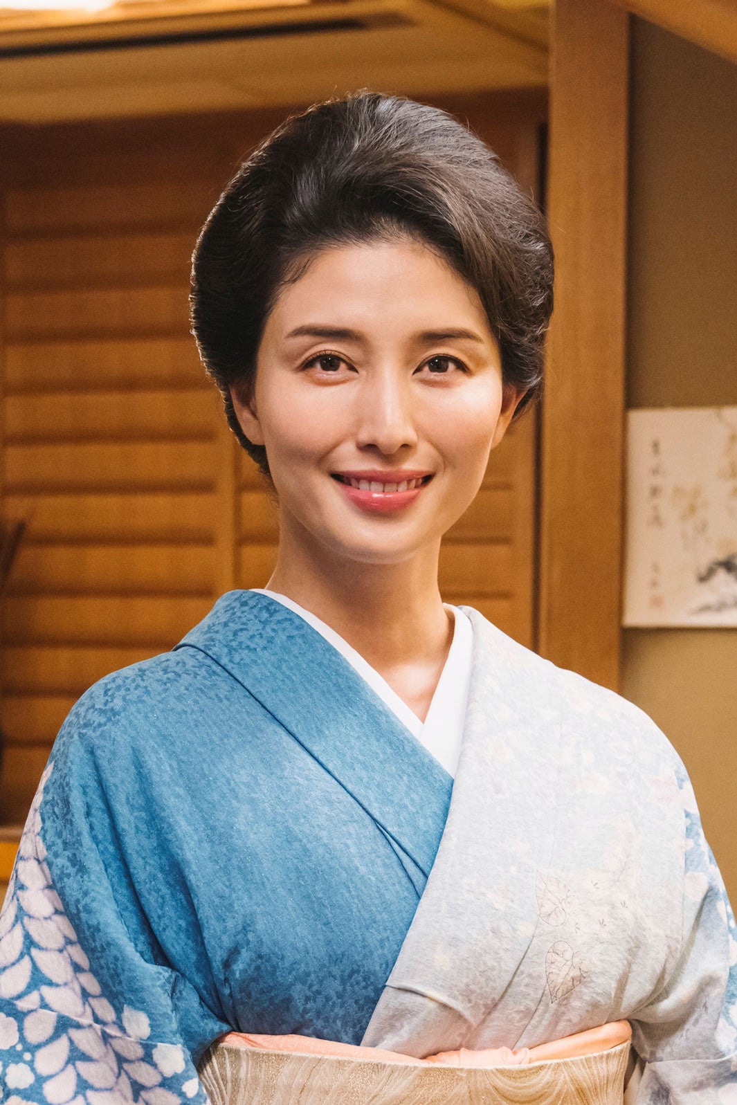 橋本マナミ（C）「恋と弾丸」製作委員会・MBS（C）箕野希望／小学館