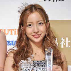 「日本ファッションリーダーアワード2011」を受賞！女性の憧れファッションアイコンに