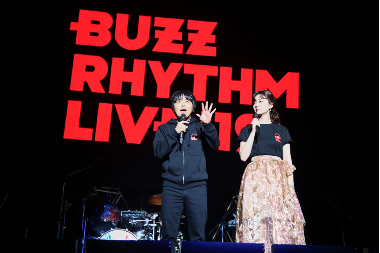 バカリズム、佐藤梨那アナウンサー／PHOTO：山内洋枝（提供写真）