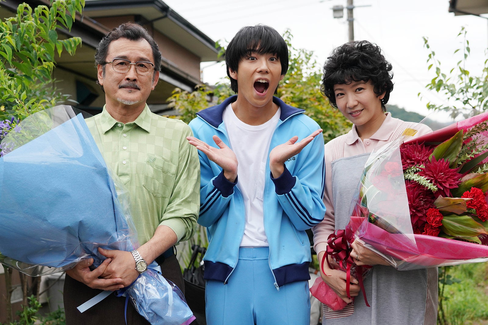 （左から）吉田鋼太郎、賀来賢人、瀬奈じゅん（C）日本テレビ