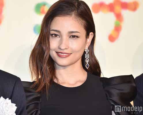黒木メイサ、引き締まった美ウエスト披露「かっこよすぎ」「スタイル抜群」の声