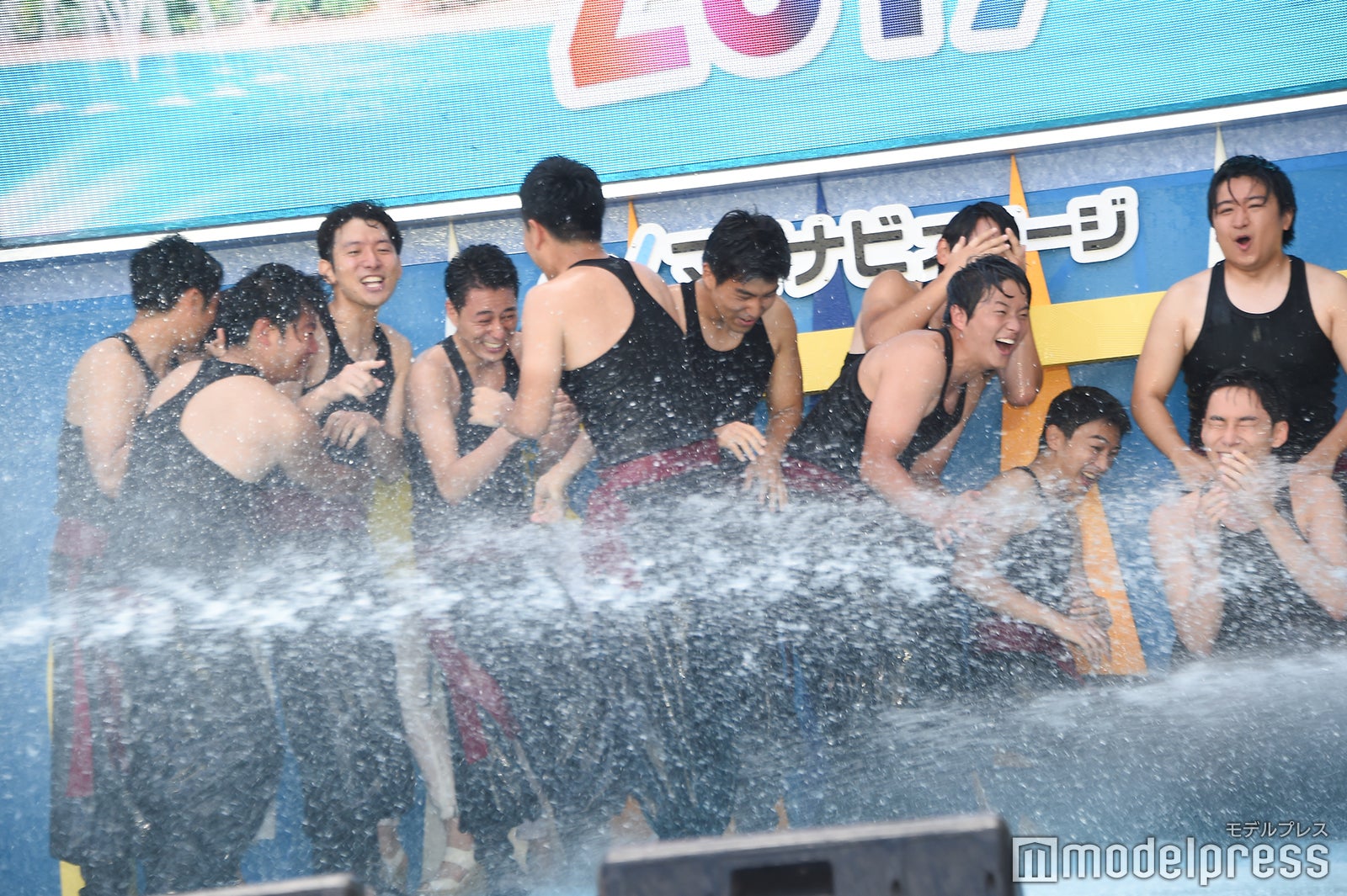 ドッキリの様子 （C）モデルプレス