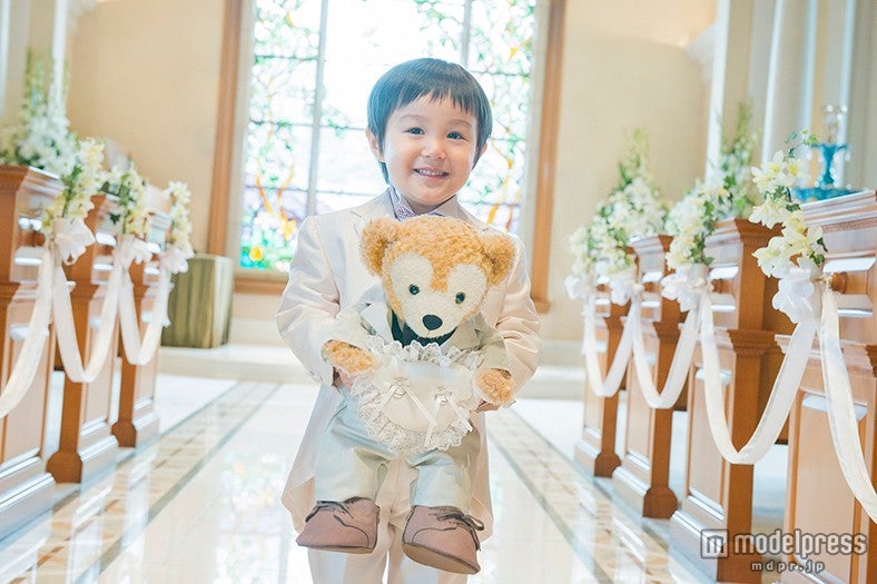 大切な日をダッフィーとシェリーメイと一緒に過ごす（C）Disney