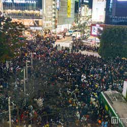 モデルプレス - <ハロウィン当日>渋谷、超パニック 厳戒態勢でもお祭り騒ぎ