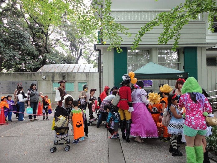 山手西洋館「ハロウィンウォーク2014」の様子(提供画像)