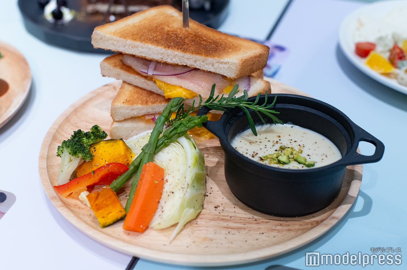 「WINTER CAMPING」モチーフの「Cheese Hotsand」（C）モデルプレス