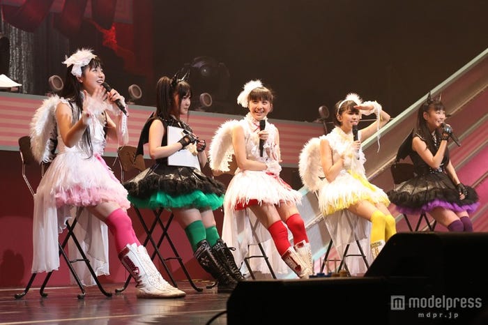 ラジオ企画「教えてももクロ先生!」に答えるももいろクローバーZ(左から:佐々木彩夏、有安杏果、百田夏菜子、玉井詩織、高城れに)