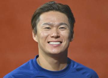 山本由伸 ワゲスパックと試合前練習で2ショット撮影 カメラマンは園田通訳 オリックス3連覇貢献の2人がアメリカの地で