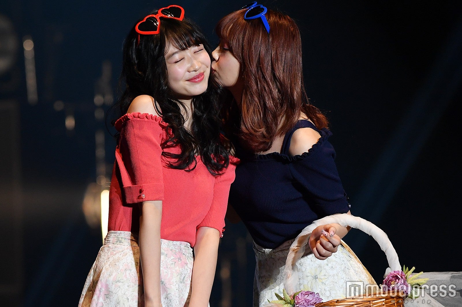 岡本夏美、藤田ニコル（C）モデルプレス