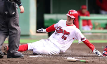 現役ドラフトの広島・辰見 スタンド沸く沸く俊足発揮2盗塁 楽天禁止のヘッスラも敢行