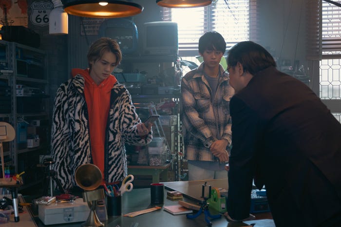 吉野北人、水沢林太郎、小手伸也「スタンドUPスタート」第4話より(C)フジテレビ