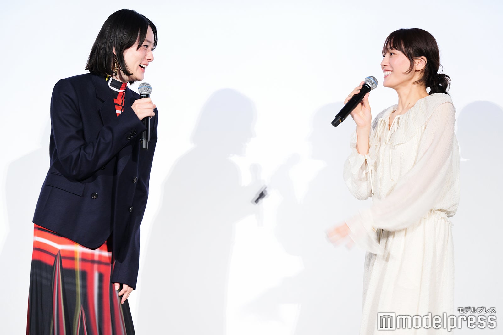 市川実日子、綾瀬はるか（C）モデルプレス