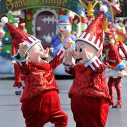 東京ディズニーランド「ディズニー・サンタヴィレッジ・パレード」(C)Disney
