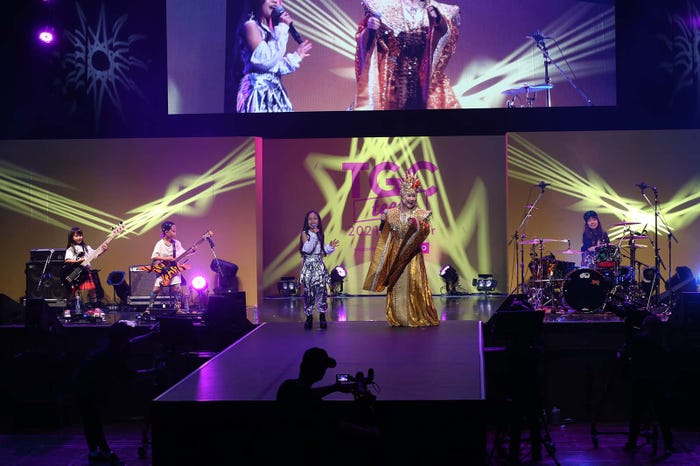 “天才キッズバンド”&小林幸子(C)TGC teen 2021 Summer