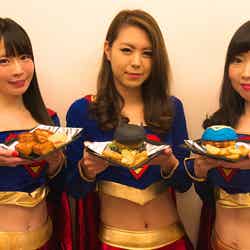 DCキャラクターに扮したスタッフ (提供画像)