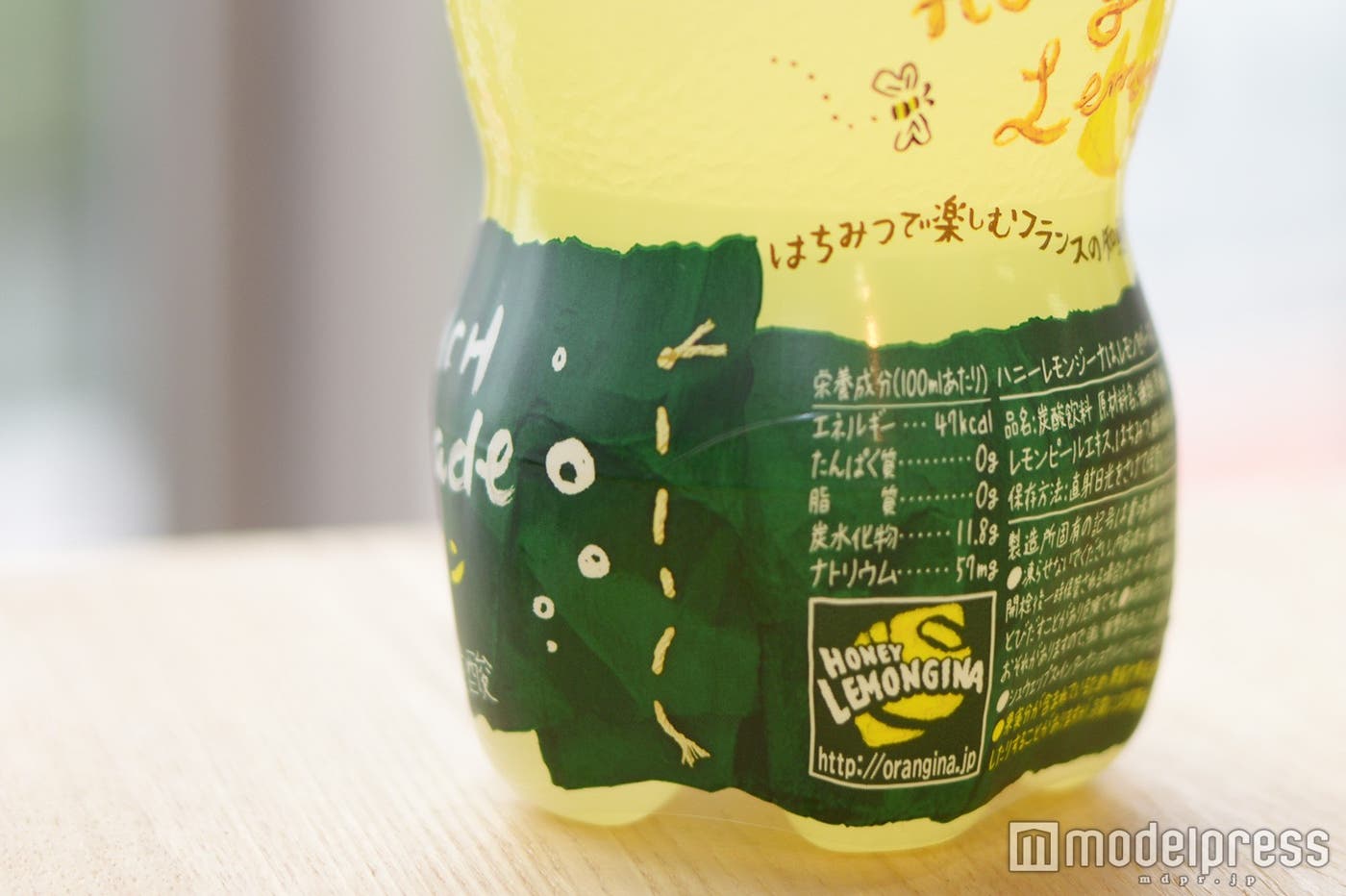 手作り風チグハグなラベルデザインにも注目(C)モデルプレス