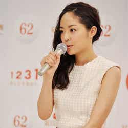 紅組司会者をつとめる井上真央