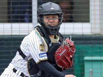 阪神 登場曲で「マリーゴールド」と「愛を知るまでは」を使用の坂本誠志郎が始球式 あいみょんへ愛のメッセージ「ノーバウンドでストライクを投げてくれると思うんで…」