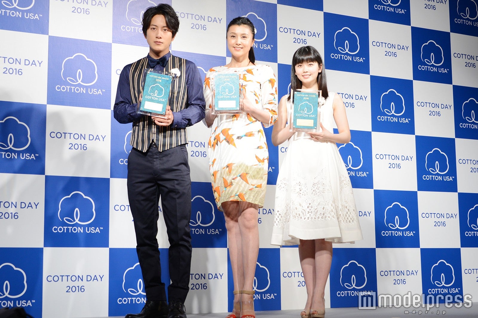 溝端淳平、藤原紀香、小芝風花（C）モデルプレス
