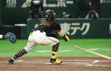 プロ野球「危険スイング」罰則導入 フォロースイング対策はあるか？内田順三氏の視点「抜かれた時は片手スイングになりやすい」