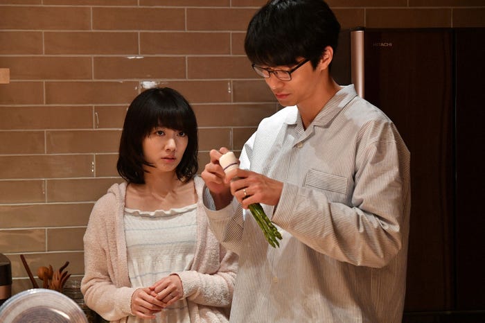 波瑠、東出昌大/「あなたのことはそれほど」第5話より(画像提供:TBS)