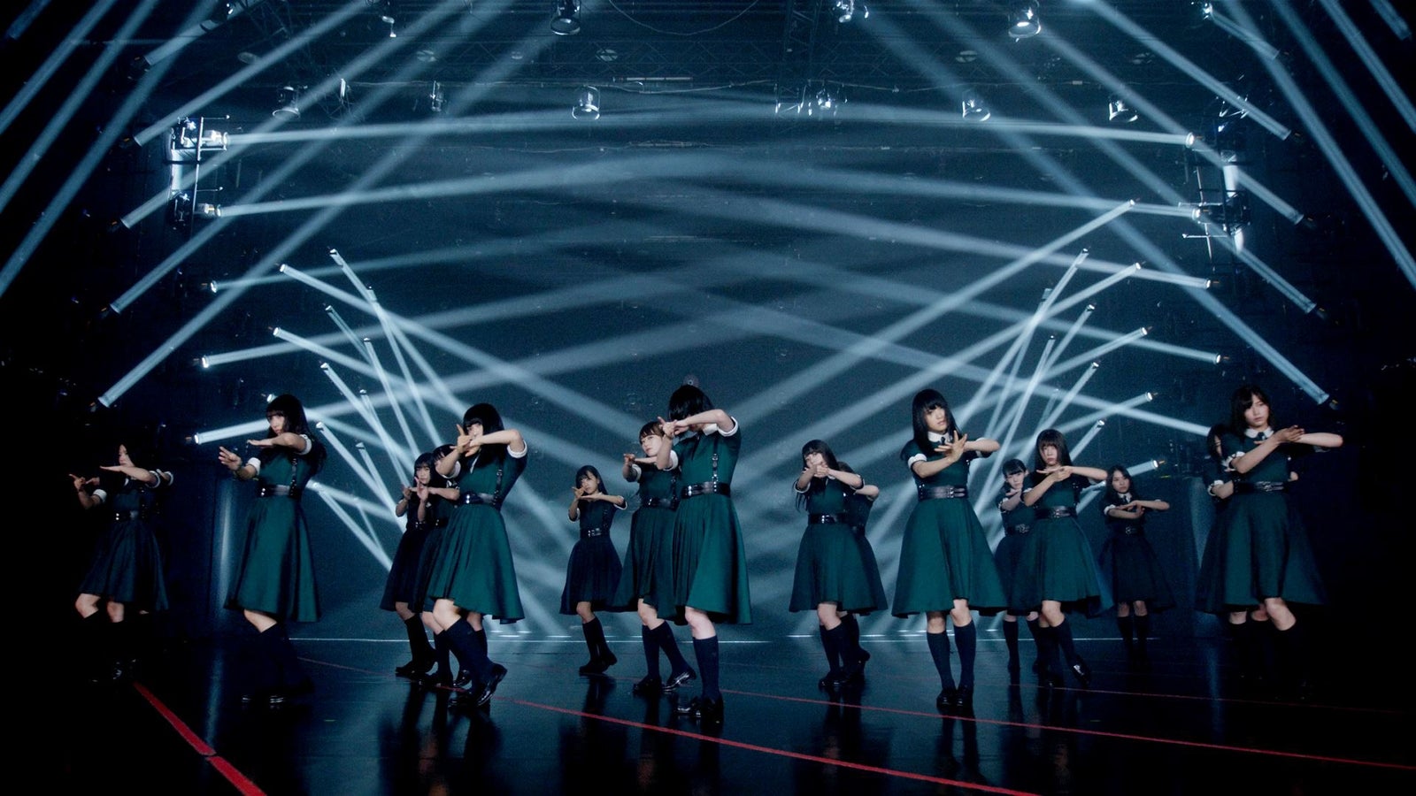 欅坂46／「ダンス」篇より（提供写真）