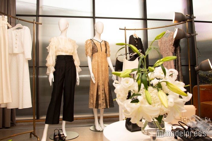 (C)モデルプレス