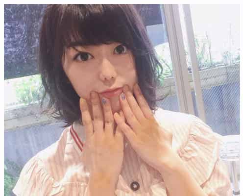 AKB48峯岸みなみの新ヘアカラーが可愛い!夏は“透ける暗髪”がトレンド 佐々木希・内田理央も続々イメチェン