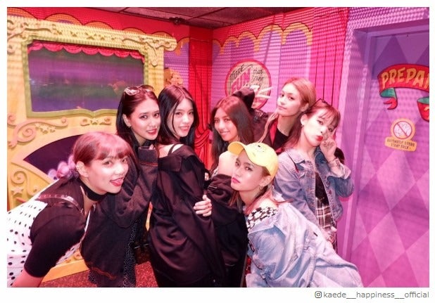 Happiness、LAでのメンバー集合“家族写真”公開