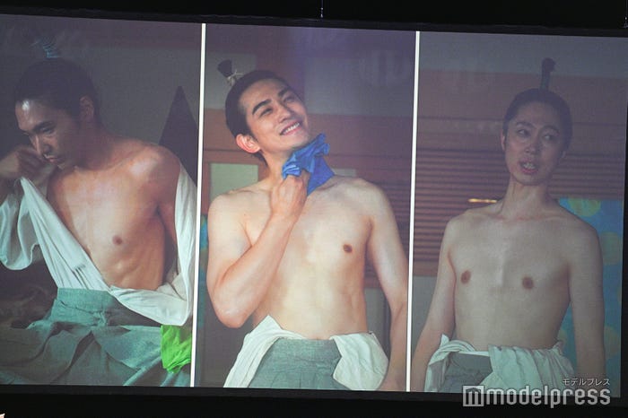 3分割で映されたセクシーショット(C)モデルプレス