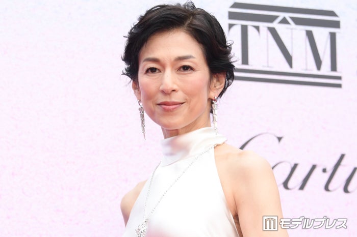 鈴木保奈美、6歳当時の写真に反響「凛々しく大人びてますね」「面影がある」