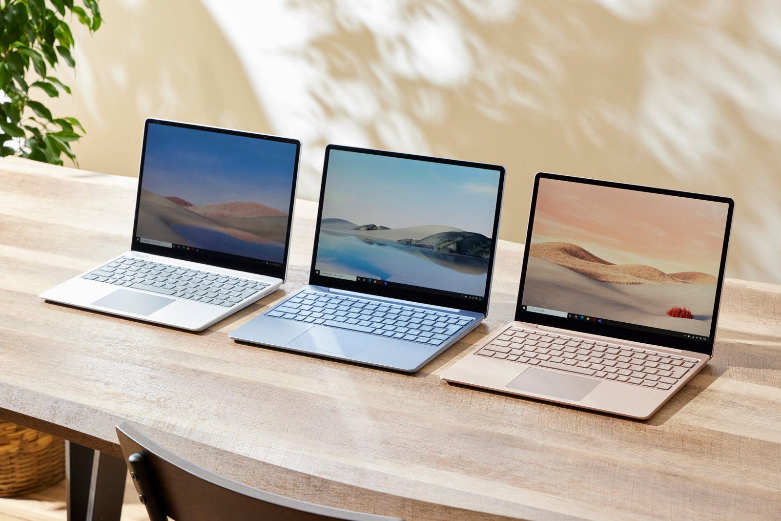 （左から）プラチナ、アイス ブルー、サンドストーン（提供画像）