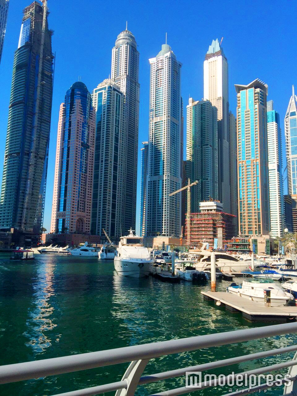 ドバイの高層ビル群（C）モデルプレス