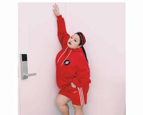 渡辺直美、“赤ジャージ”姿が迫力満点!「なぜかオシャレ」「似合いすぎ」と話題