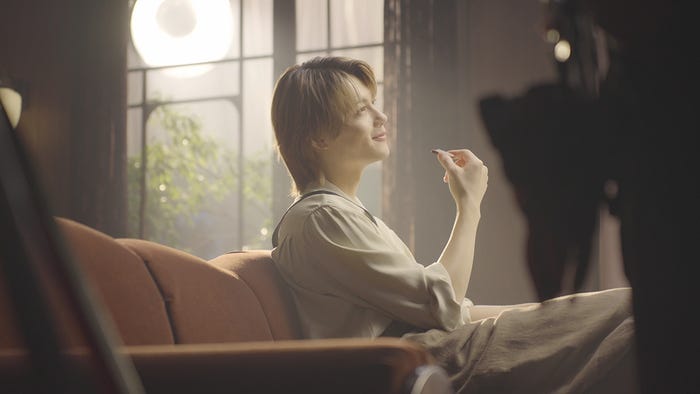佐野勇斗/「明治 生のとき」新CM「きみと永遠のとき」メイキング動画より(提供写真)
