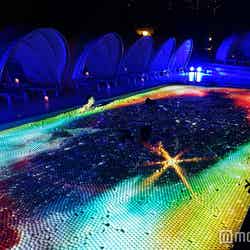 ハウステンボスの“虹色ナイトプール”が幻想的　マッピング映像でムーディーに／画像提供：ハウステンボス