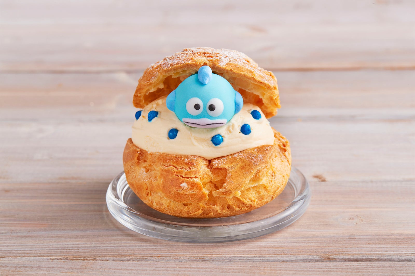 ハンギョドンのシュークリームセット ドリンク付￥980（税抜）（C）’76，’79，’84，’88，’96，’16 SANRIO APPR．NO．S574208（C）watabemanabu／M-Loop